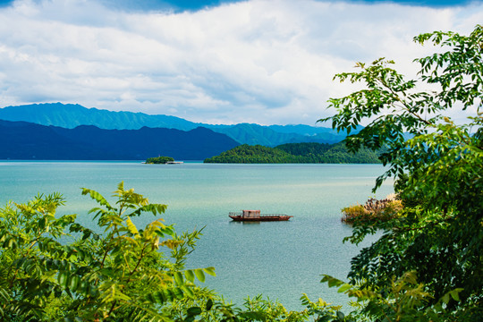 湖光山色东江湖