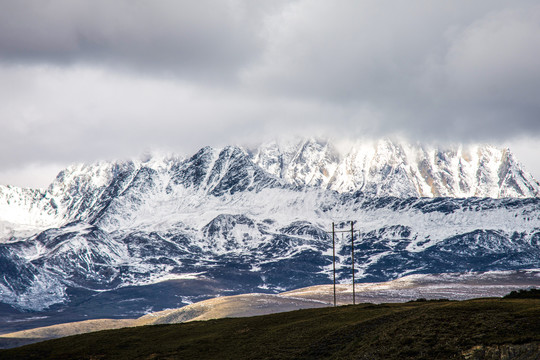 雅拉雪山