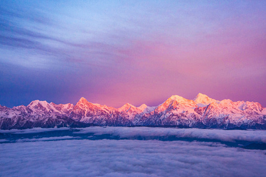 贡嘎雪山