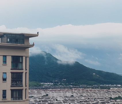 雨后的山