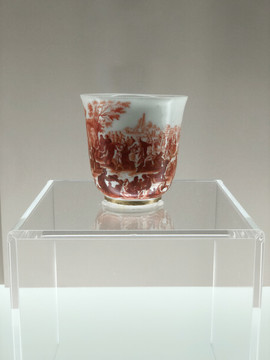 清代红釉白瓷杯