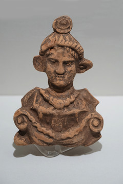 公元前4世纪赤土陶女子胸像