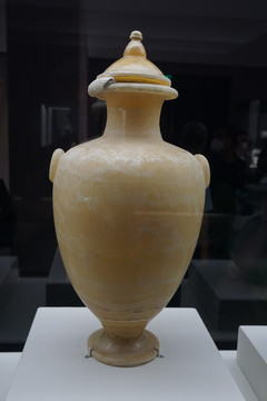 公元前1世纪雪花石带盖水罐
