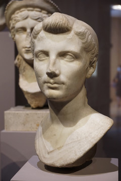公元前1世纪屋大维娅头像