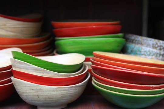 越南河内摊位上的瓷碗