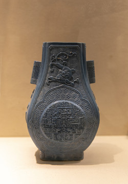 蓝釉浮雕福寿喜字贯耳瓷瓶