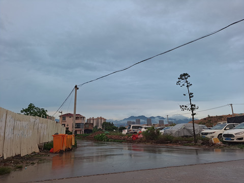 雨后山雾