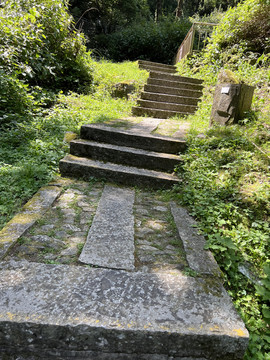 青石板路台阶