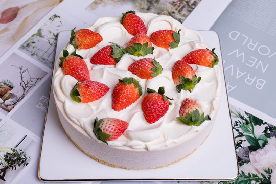 草莓水慕斯蛋糕