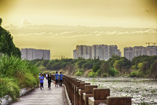 广汉湔江河畔锻炼
