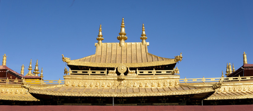 西藏拉萨大昭寺金顶佛教圣地