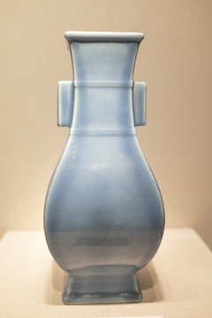 明代蓝釉贯耳方形瓷瓶