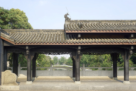 成都浣花溪上中国式风雨桥