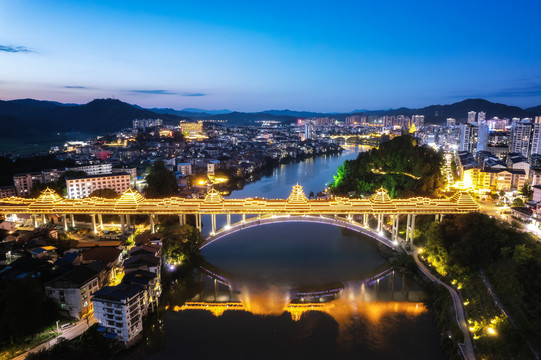 航拍三江侗族风雨桥特写夜景