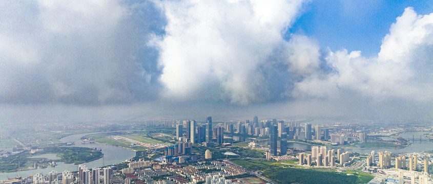 平流雾中的天津于家堡城市美景