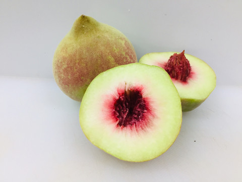 鹰嘴桃