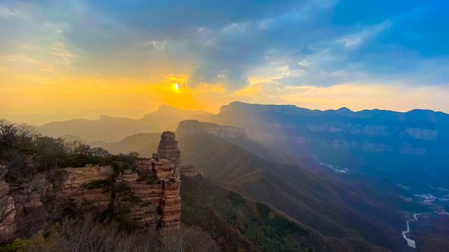 秋色峭壁风光