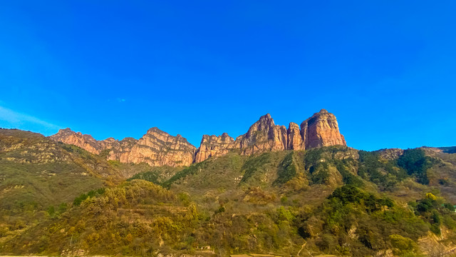 青山绿色