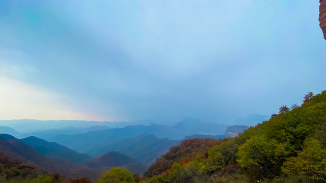 山崖山水风景