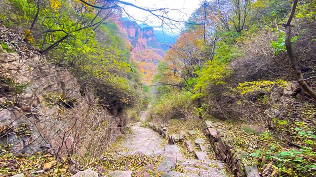 山崖山水风景