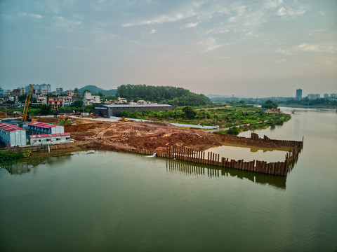 江边大桥建筑工地