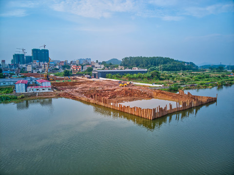 江边大桥建筑工地