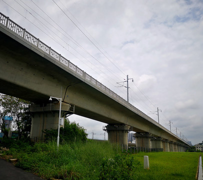 地铁高架桥