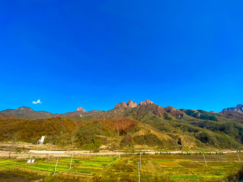 山崖山水风景峭壁崖壁崖缝