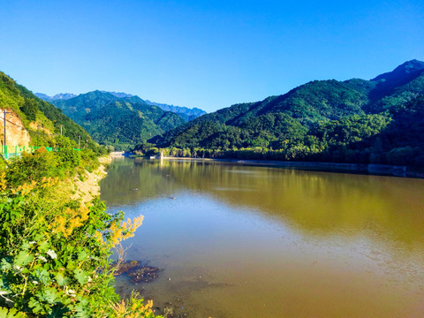 高清实拍汤峪湖森林公园