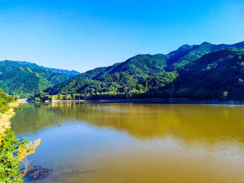 高清实拍汤峪湖森林公园