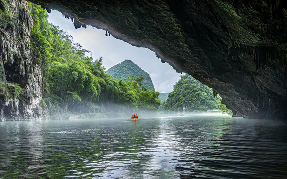 巴马百鸟岩风光