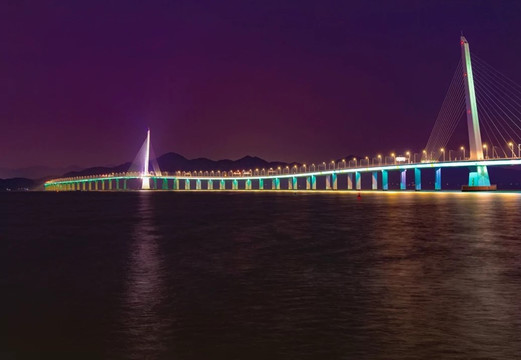 夜晚的跨海大桥
