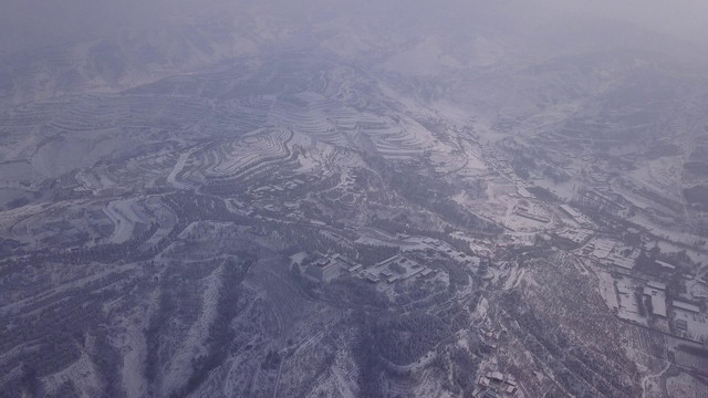 航拍固原东岳山山顶雪景4