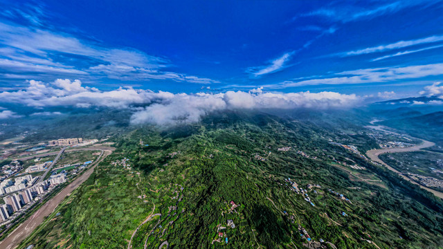 航拍兰家山云雾山川河流