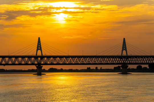 河南原阳县黄河滩边夕阳