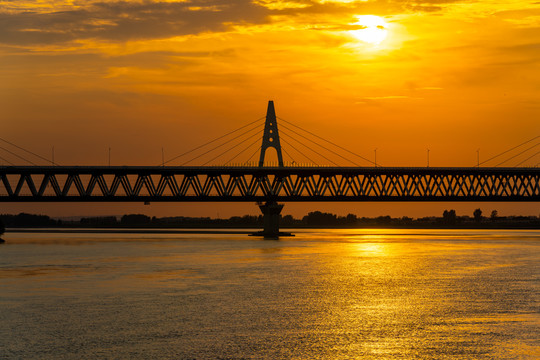 河南原阳县黄河滩边夕阳