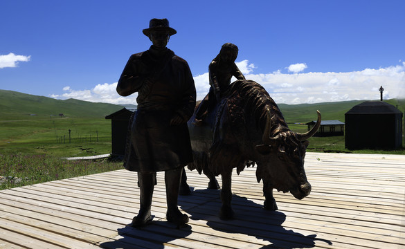 阿坝州藏民雕塑