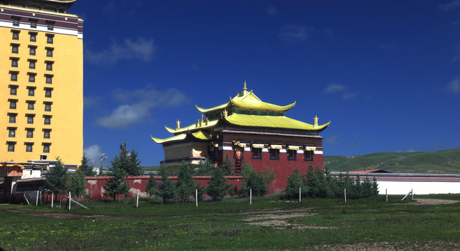 阿坝各莫寺