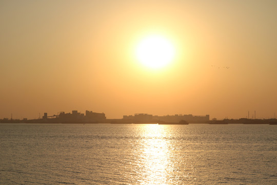西江边的夕阳
