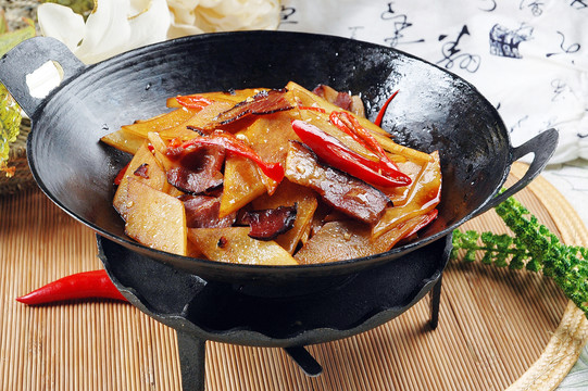 干锅莴笋腊肉