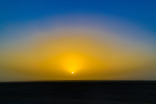 夕阳沙漠