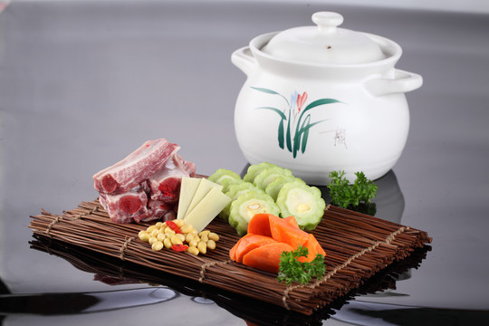 凉瓜黄豆煲唐排