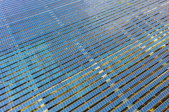 航拍郑州污水处理厂太阳能板