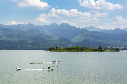 蓝天青山湖泊