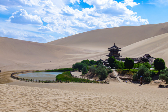 鸣沙山风光