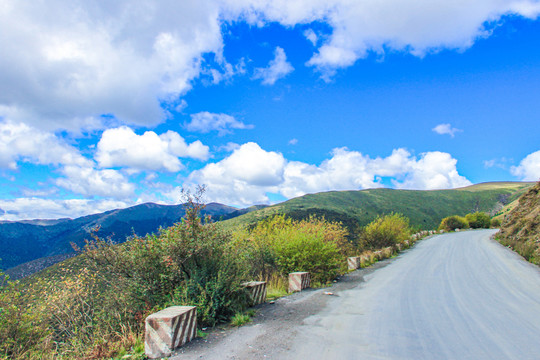 剪子弯山天路十八弯