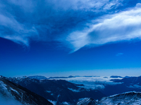 夹金山