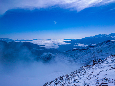 夹金山