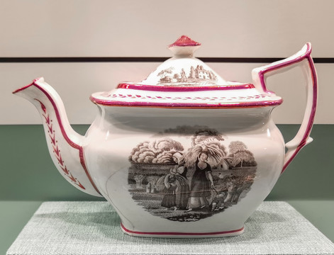 19世纪英国虹彩茶壶