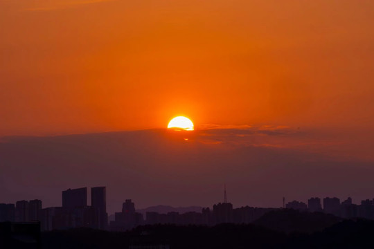 城市日出